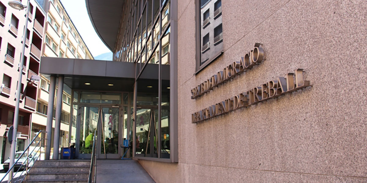 Entrada al departament de Treball i al Servei d'Immigració. (Foto: Arxiu ANA) CEA